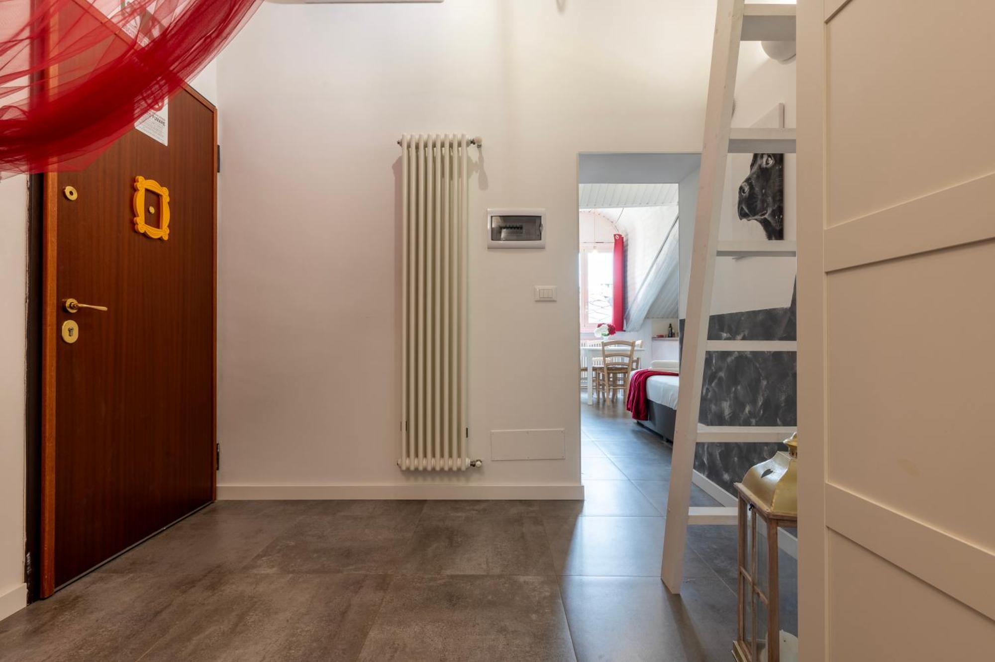 Centro-via Garibaldi Elegante Mansarda Con A/c Apartament *