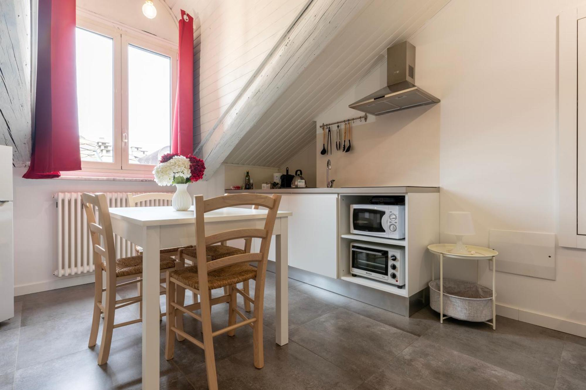 Apartament Centro-via Garibaldi Elegante Mansarda Con A/c